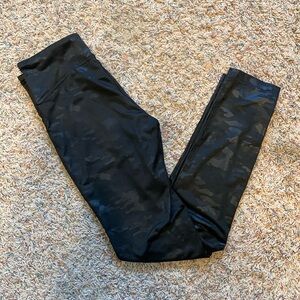 Women’s Stellaluce Graphic Print Black Camo Appliqué Athletic Leggings S